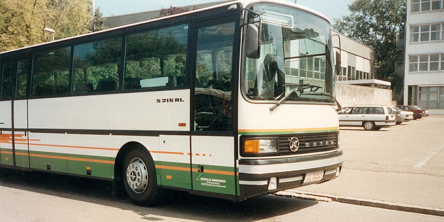 Einer der ältesten Reisebusse des Omnibus-Betriebs Griesser, ein Setra mit der historischen Gerold-Griesser-Beschriftung